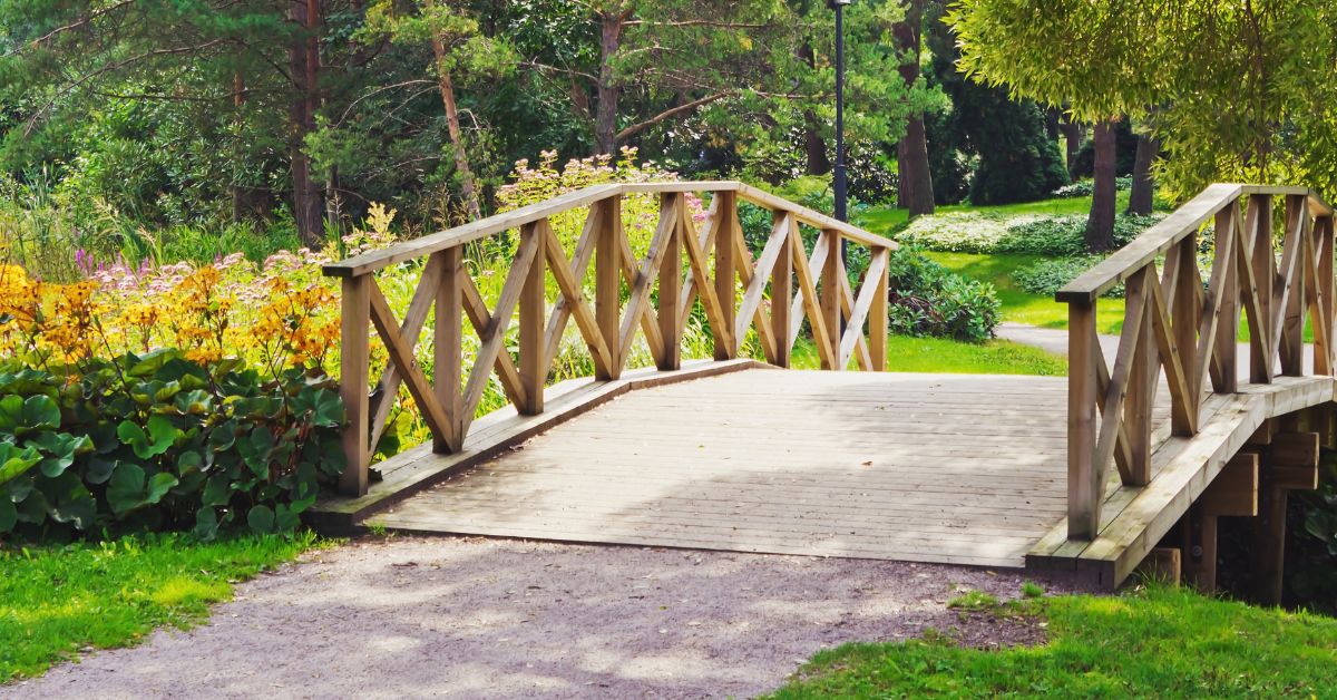 Comparing Wood vs. Plastic Model Bridge Kits